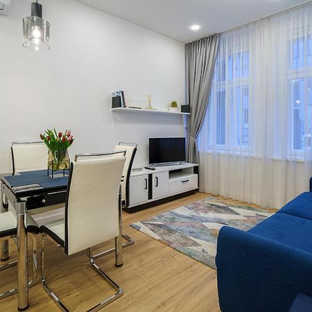 Moder Chic Apartment In Center-Prime Rentals كاوناس المظهر الخارجي الصورة