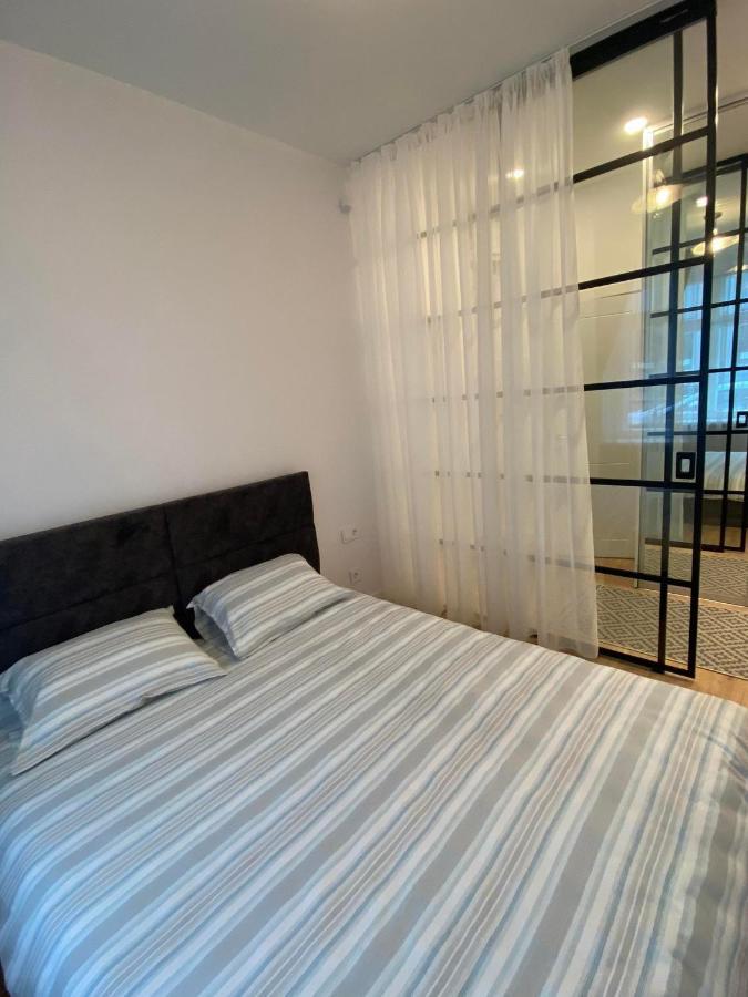 Moder Chic Apartment In Center-Prime Rentals كاوناس المظهر الخارجي الصورة
