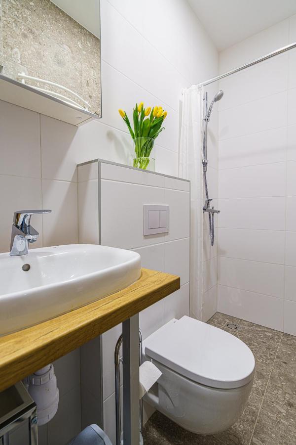 Moder Chic Apartment In Center-Prime Rentals كاوناس المظهر الخارجي الصورة