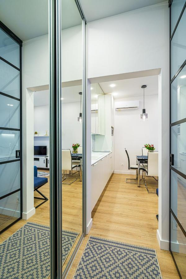 Moder Chic Apartment In Center-Prime Rentals كاوناس المظهر الخارجي الصورة